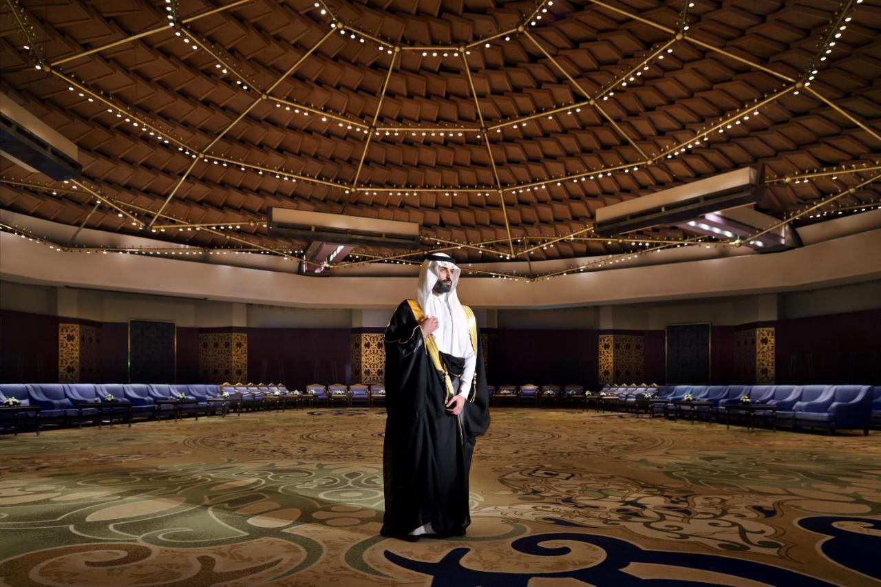 Intercontinental Riyadh By Ihg Экстерьер фото Sheikh Ahmed at the opening of the Al-Shaqra National Museum
