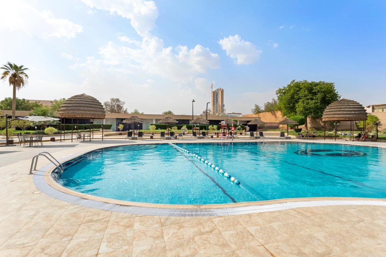 Intercontinental Riyadh By Ihg Экстерьер фото Swimming pool at the club