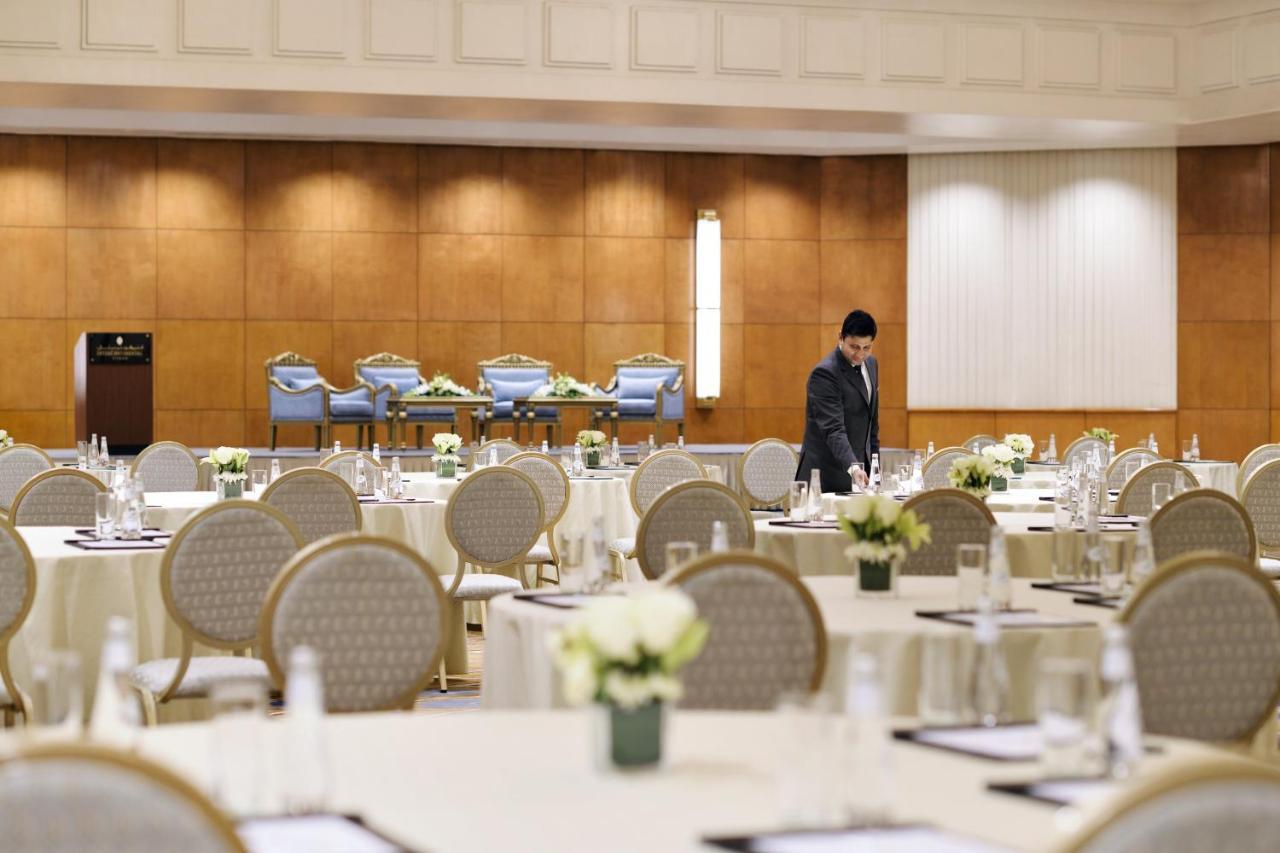 Intercontinental Riyadh By Ihg Экстерьер фото A meeting room at the hotel