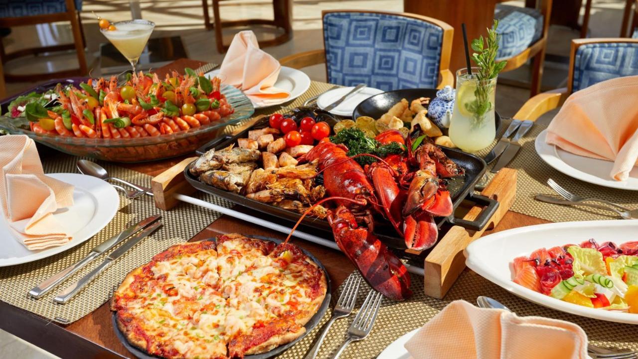 Intercontinental Riyadh By Ihg Экстерьер фото A lobster dinner